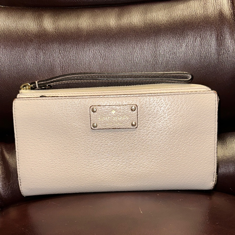 Kate Spade Wellesley Layton Leather Wristlet